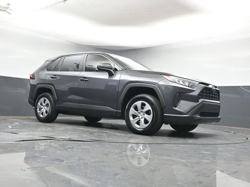 Used 2022 Toyota RAV4 LE image 28