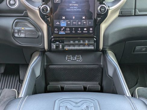Used 2022 RAM 2500 Laramie AWD/4WD image 19