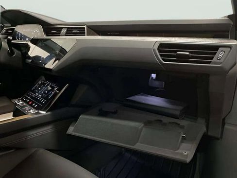 Used 2022 Audi e-tron Premium Plus w/ Premium Plus Package image 93