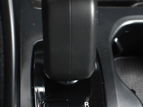 Used 2025 Volvo XC40 B5 Core image 22