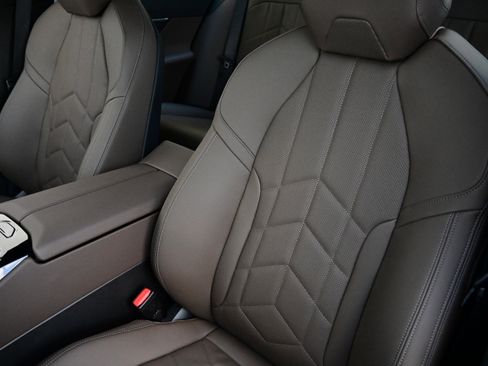 New 2026 BMW i5 eDrive40 image 9