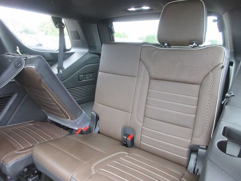 New 2026 GMC Yukon Denali Ultimate AWD/4WD image 13