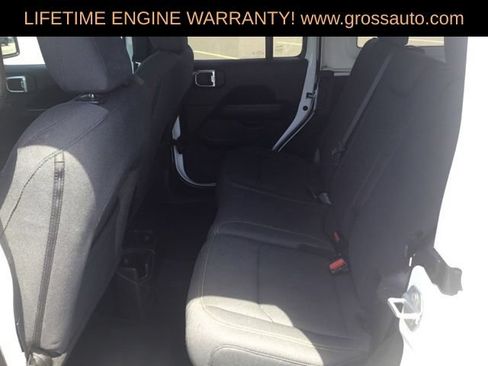 Used 2026 Jeep Wrangler Unlimited Sahara AWD/4WD image 17