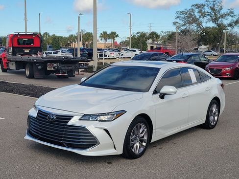 Used 2019 Toyota Avalon XLE w/ Moonroof Package image 1