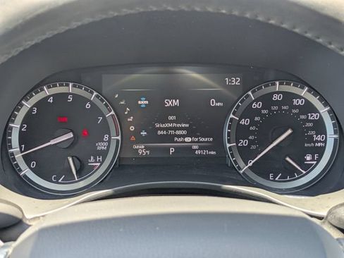 Used 2020 Toyota Highlander XLE AWD/4WD image 19