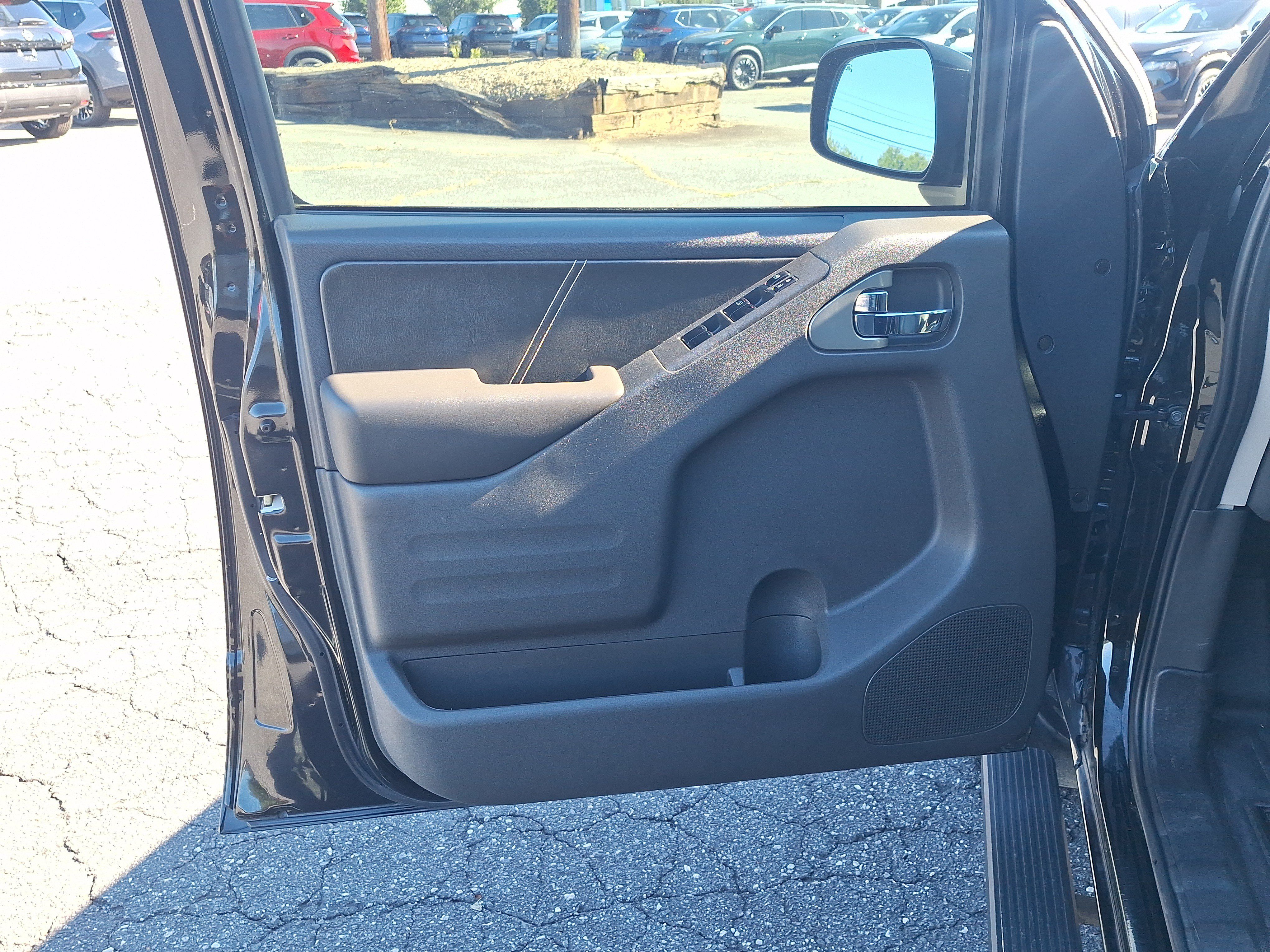 Used 2020 Nissan Frontier PRO-4X w/ Pro-4x Utility Package AWD/4WD image 9