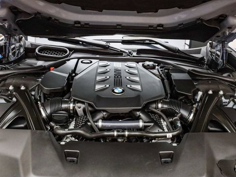 Certified 2023 BMW 760i xDrive w/ Parking Assistance Package image 28