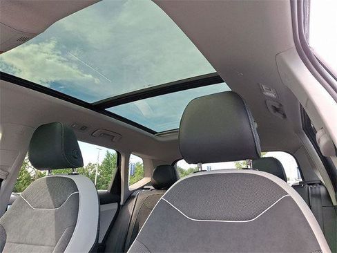 New 2025 Volkswagen Taos SE image 11