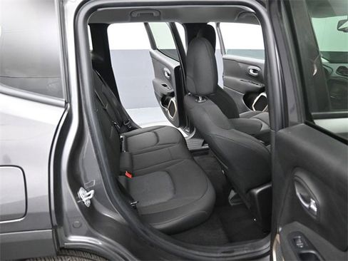 Used 2017 Jeep Renegade Latitude w/ Popular Equipment Group image 31