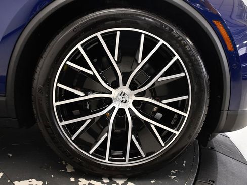 Used 2025 Porsche Macan 4S Electric image 18