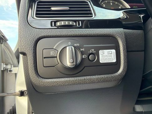 Used 2016 Volkswagen Touareg Sport AWD/4WD image 29