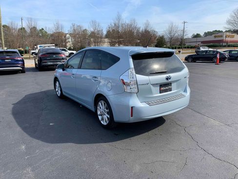 Used 2014 Toyota Prius V Five image 8