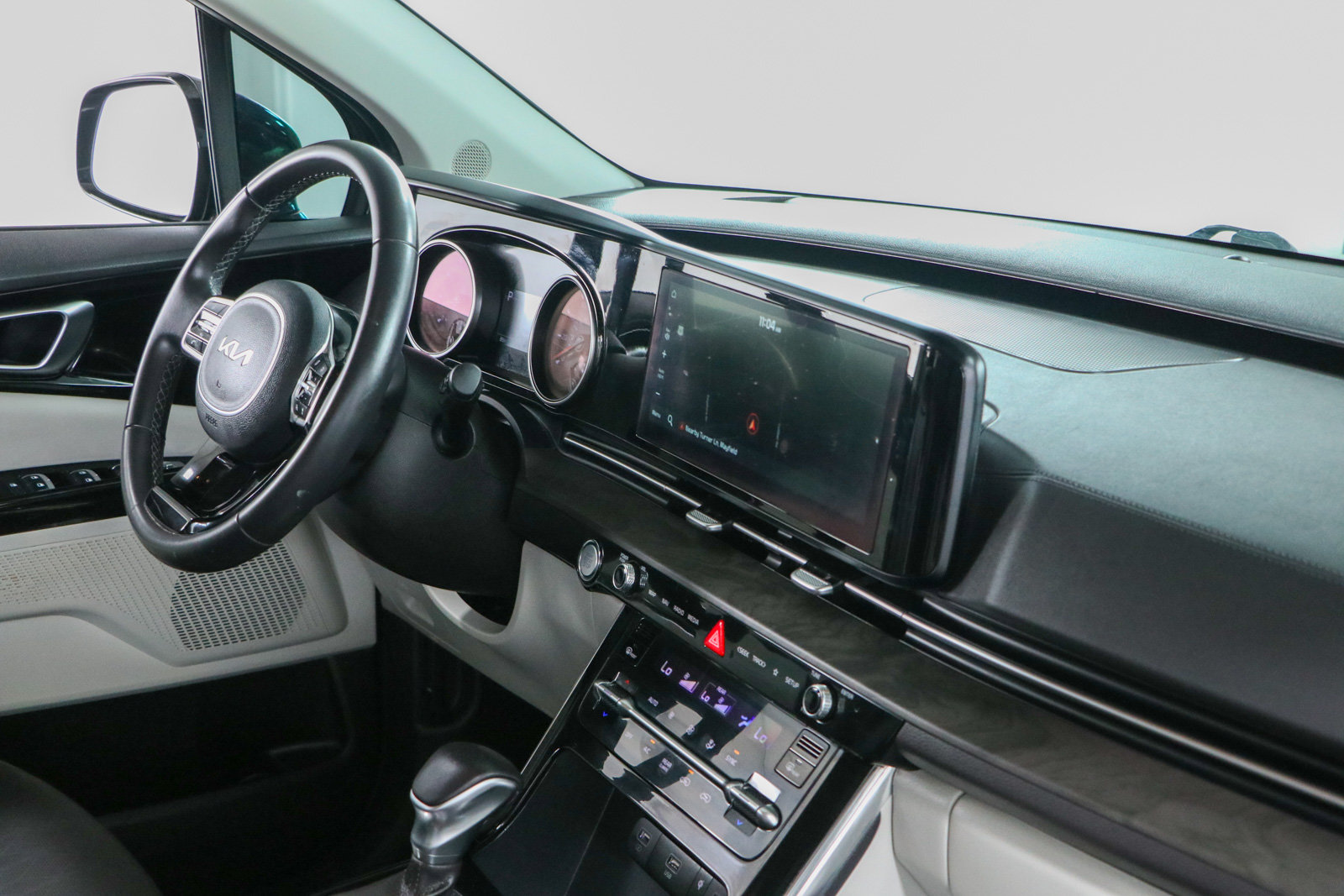 Used 2024 Kia Carnival EX FWD image 26