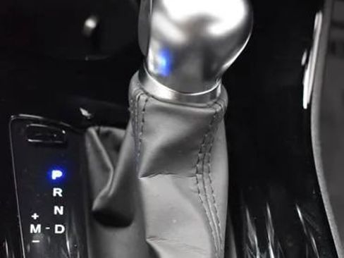 Used 2022 Toyota C-HR XLE image 34