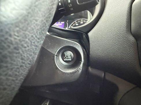 Used 2019 Jeep Renegade Latitude w/ Cold Weather Group image 30