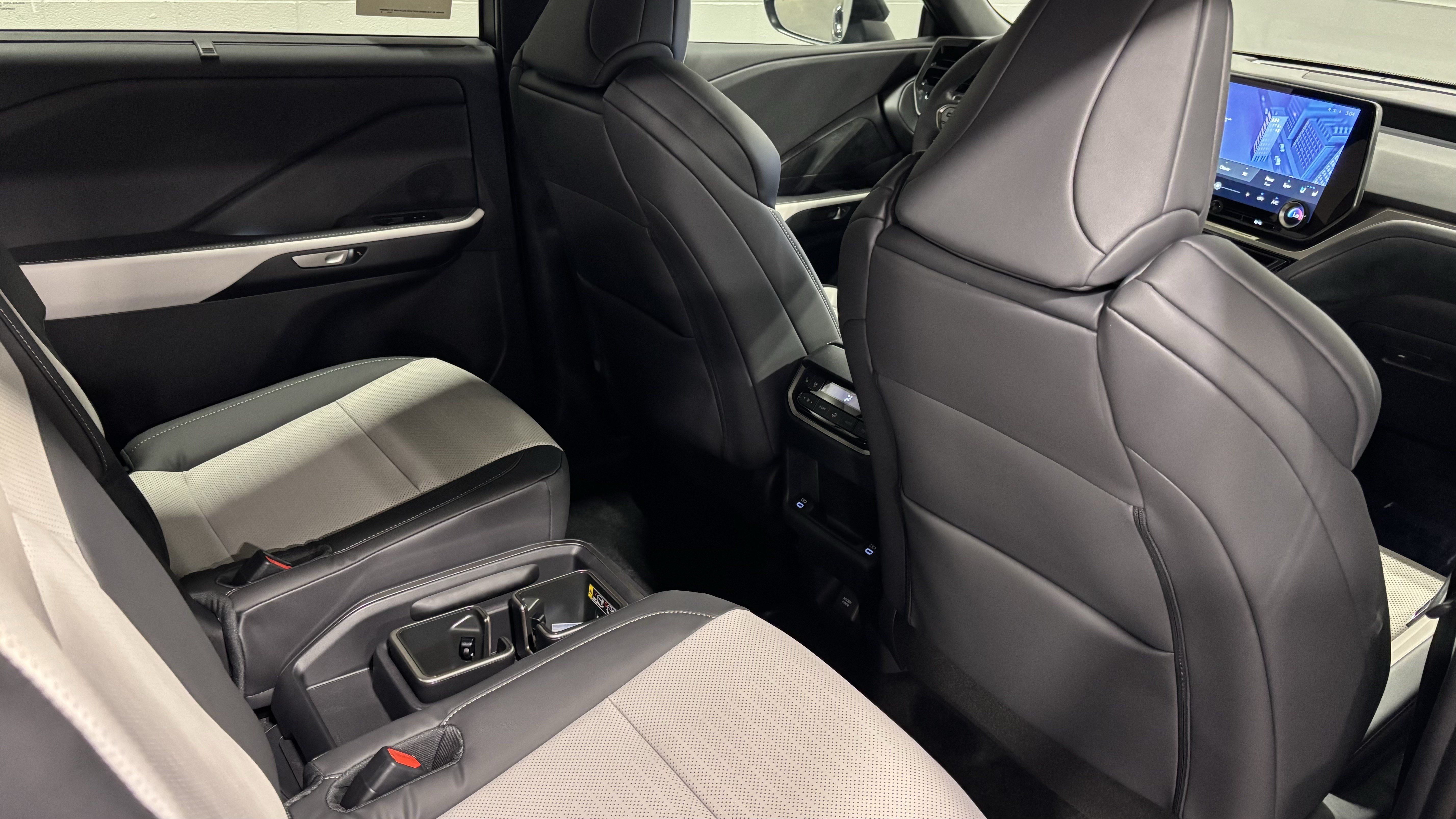 Used 2026 Lexus TX 500h AWD w/ Technology Package image 40
