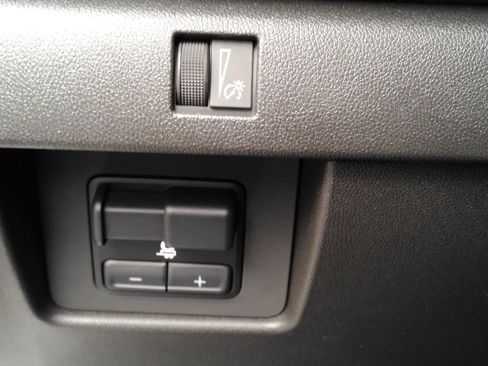 Used 2023 Chevrolet Colorado Trail Boss w/ Technology Package AWD/4WD image 22