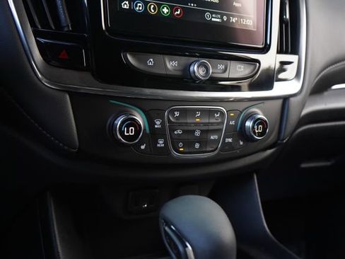 Used 2023 Chevrolet Traverse LT FWD image 25