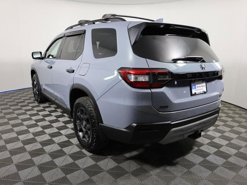 Used 2024 Honda Pilot TrailSport image 7