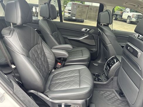 Used 2025 BMW X7 xDrive40i AWD/4WD image 28