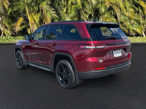 Used 2024 Jeep Grand Cherokee Altitude AWD/4WD image 8