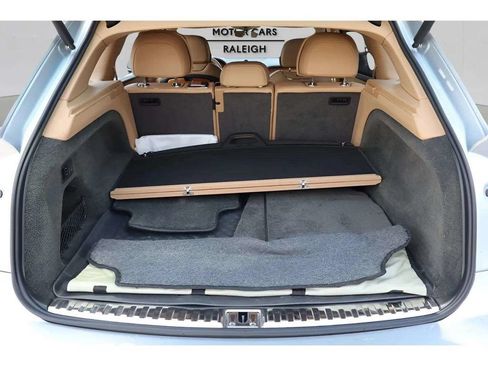 Used 2023 Bentley Bentayga Extended Wheelbase AWD/4WD image 21