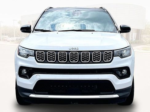 Used 2025 Jeep Compass Limited AWD/4WD image 2