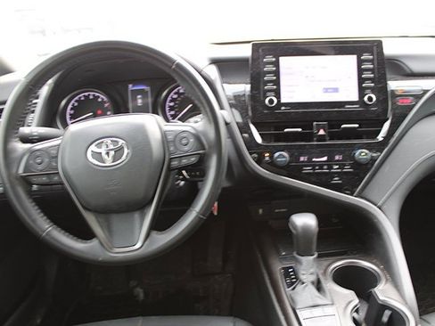 Certified 2022 Toyota Camry SE image 10