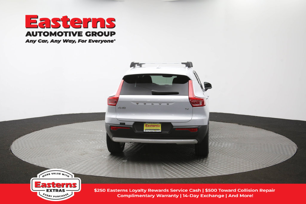 Used 2021 Volvo XC40 T4 Momentum FWD image 37