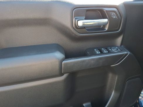 Used 2020 Chevrolet Silverado 1500 Custom w/ Custom Value Package image 12