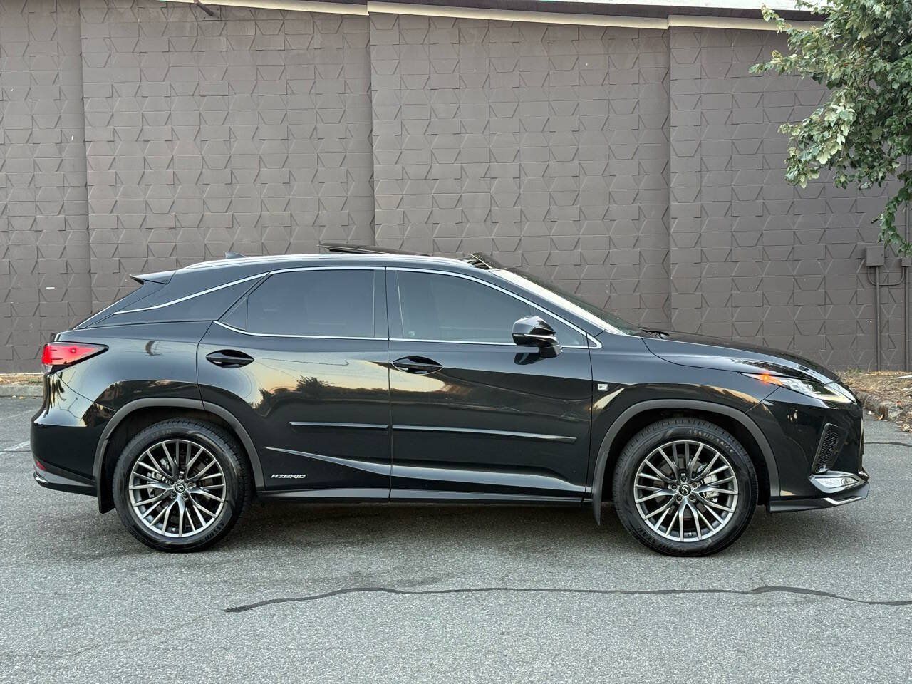 Used 2020 Lexus RX 450h F Sport w/ Accessory Package AWD/4WD image 4