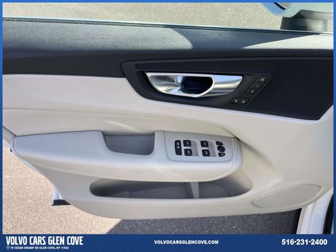 Used 2021 Volvo XC60 T5 Momentum w/ Climate Package image 15