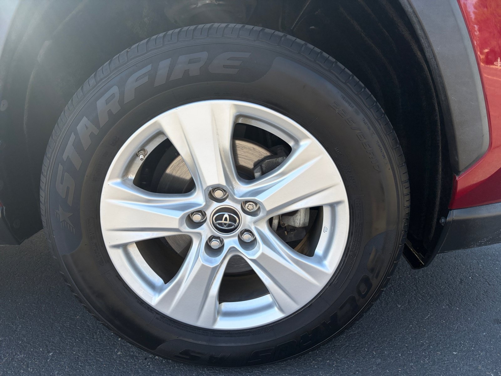 Used 2019 Toyota RAV4 XLE w/ Carpet Mat Package FWD image 30