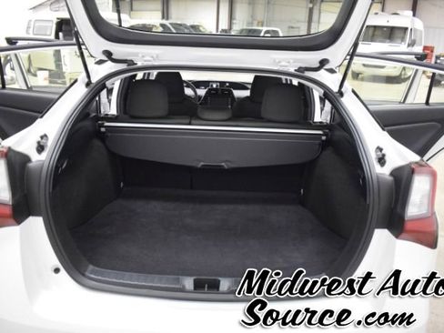 Used 2022 Toyota Prius L Eco image 27