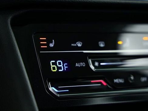 New 2025 Volkswagen Taos SE image 26