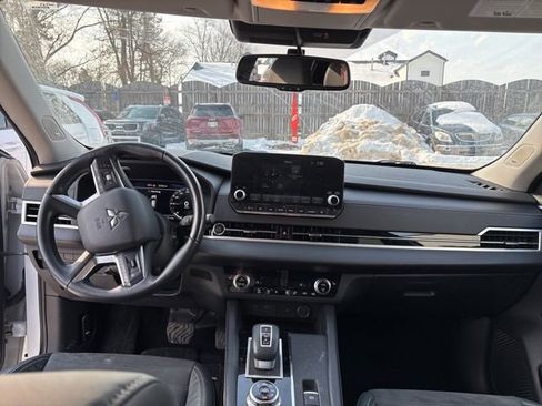 Used 2022 Mitsubishi Outlander SE image 23