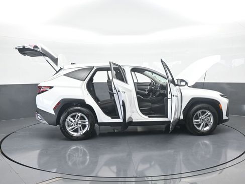 Used 2025 Hyundai Tucson SE image 72