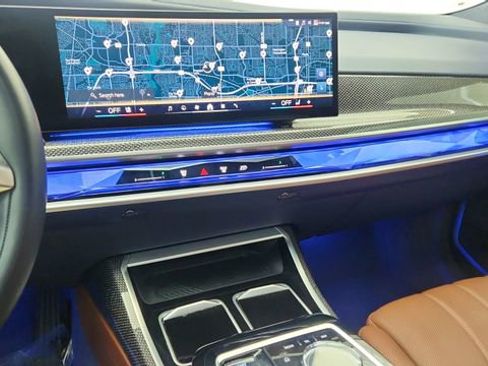 Used 2023 BMW i7 xDrive60 image 49