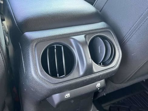 Used 2022 Jeep Wrangler Unlimited Sport AWD/4WD image 19