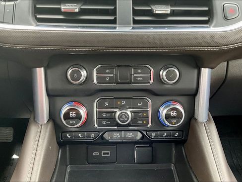 Used 2022 GMC Yukon SLT w/ SLT Luxury Package AWD/4WD image 17