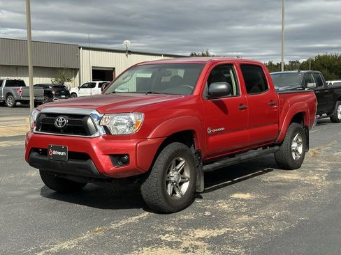 Used 2012 Toyota Tacoma PreRunner image 3