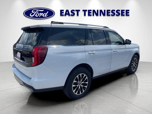 Certified 2025 Ford Expedition Platinum AWD/4WD image 3