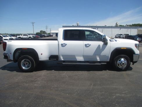 Used 2022 GMC Sierra 3500 SLT w/ SLT Convenience Package AWD/4WD image 2