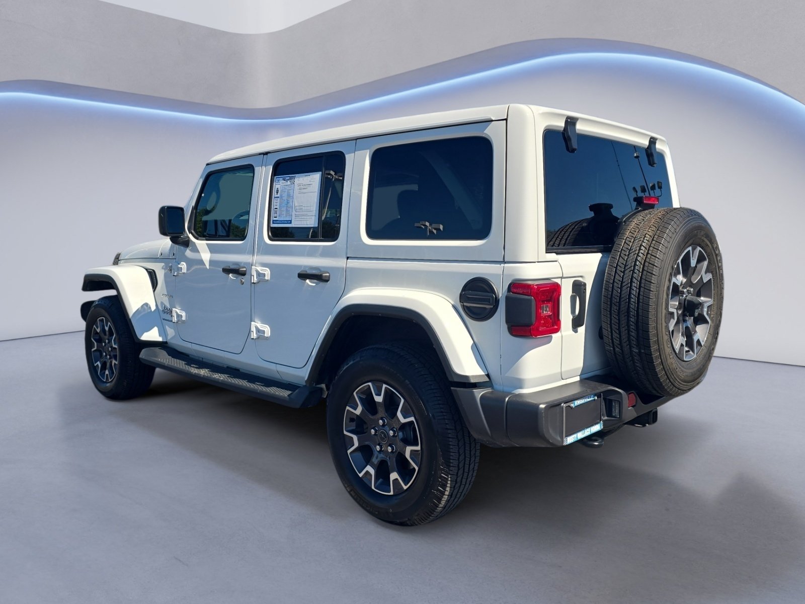 Used 2024 Jeep Wrangler Unlimited Sahara w/ Technology Group AWD/4WD image 3