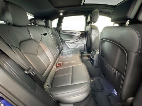 Certified 2025 Porsche Macan AWD/4WD image 24