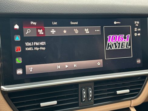 Used 2023 Porsche Cayenne image 18