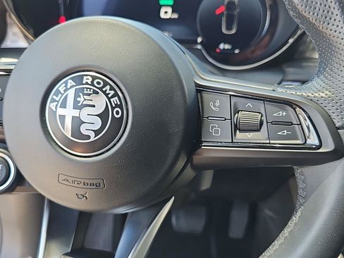 Used 2024 Alfa Romeo Tonale Ti w/ Premium Interior Package AWD/4WD image 24