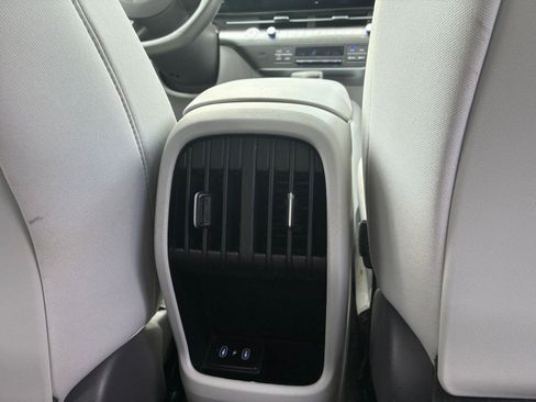 Used 2025 Hyundai Kona SEL FWD image 23