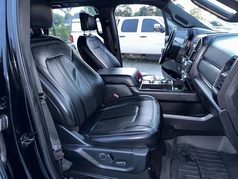 Used 2018 Ford Expedition Limited w/ Equipment Group 301A AWD/4WD image 32