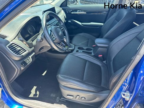 Certified 2021 Kia Seltos SX w/ SX Sunroof Package AWD/4WD image 9